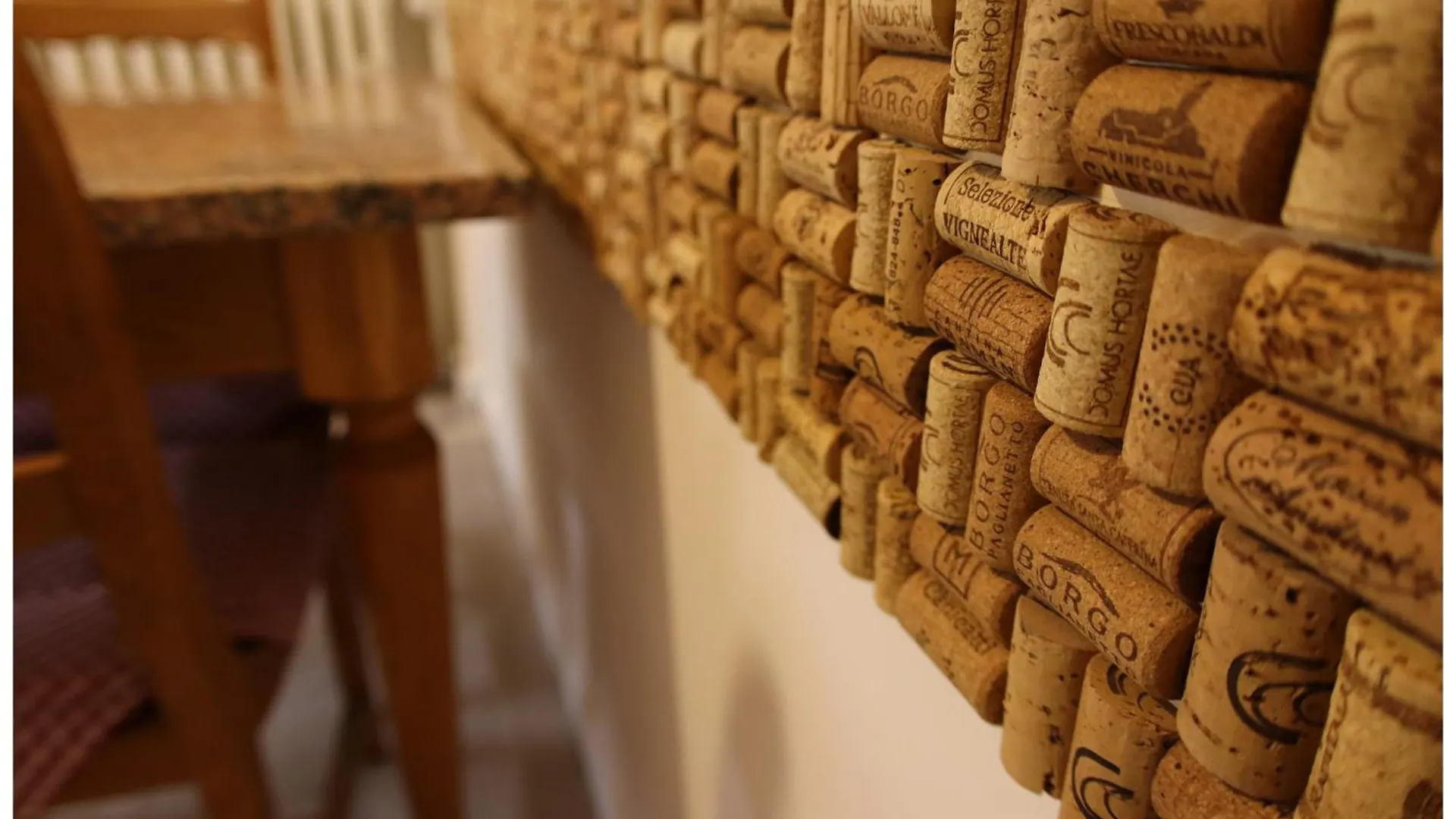 “Al 57”…. A Quiet Corner In Ferrara Apartment